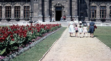 A Széchenyi Fürdő előtti virágos park 1959-ben (Fortepan / Móra András)