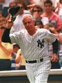 Joe DiMaggio a Yankee Stadionban az 1987-es Nagy Öregek Napján (Old Timers' Day)