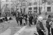 A Jászai Mari téri játszótér legnépszerűbb gyereke, 1971. (Fortepan/Kereki Sándor)