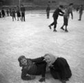 Korcsolyapálya az egykori dohányraktár helyén, a mai Harminckettesek terén, 1949. (Fortepan/Miklós Lajos)