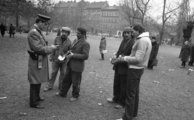 Igazoltatás a Teleki László téren, 1983. (Fortepan/Magyar Rendőr)