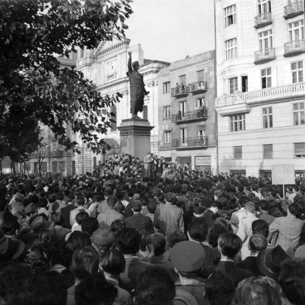 Az egyetemi ifjúság kiáltványát is felolvasta 1956. október 23-án (Kép forrása: MTI/ Fényes Tamás)