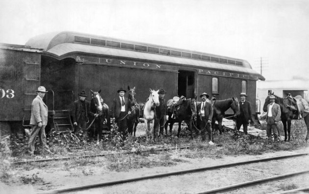 A Union Pacific felfegyverzett lovas őrszemei speciális kocsijukkal