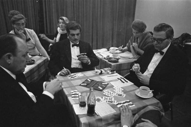 A bridzsasztalnál, 1967 (kép forrása: Wikipédia / Ron Kroon / Anefo / www.nationaalarchief.nl/onderzoeken/fotocollectie/ab2f5fd6-d0b4-102d-bcf8-003048976d84 / CC0)