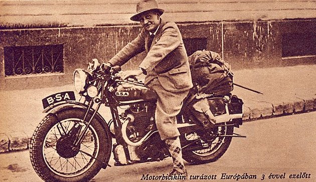 BSA J34 típusú motorján, 1937-ben.