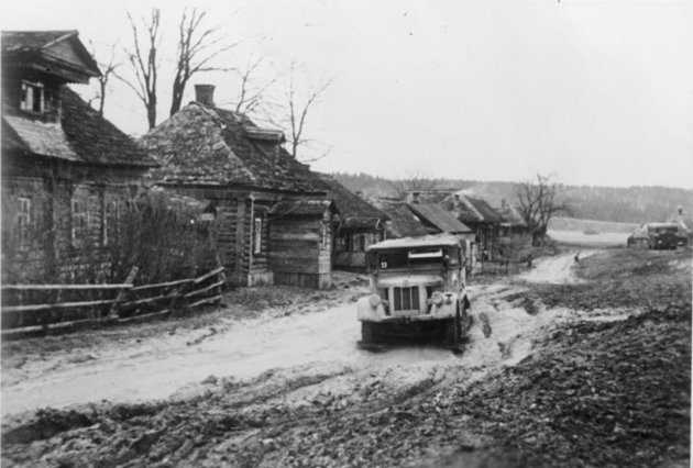 A raszputyica sártengere is hátráltatta német előrenyomulást (Bundesarchiv, Bild 183-B15500 / Britting / CC BY-SA 3.0)