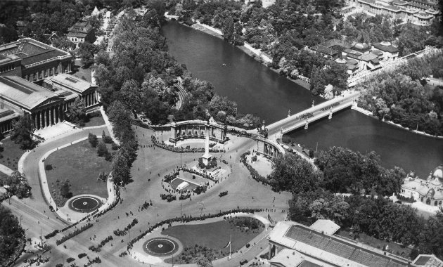 A Hősök tere madártávlatból 1935-ben (kép forrása: Fortepan / Szent Istvány Dezső)