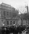 Az Operaház épülete és az 1919. május 1-i felvonulás (Fortepan / SK)