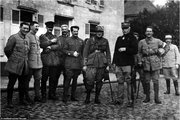 A most először publikált képen Churchill középen látható