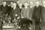Galamb József (középen) és Henry Ford (jobb szélen)