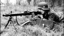 Német katona egy MG-42-es géppuskával