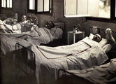 Három sebesült egy Laffaux városbeli kórházban, 1917