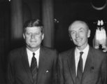 Douglas-Home még külügyminiszterként John F. Kennedy amerikai elnökkel