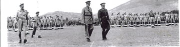 Cowan Tito marsallal egy csapatszemlén még a világháború alatt