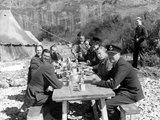 Brit tisztek reggeliznek a görög fronton 1941 tavaszán