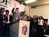 1989. október 21-én választották meg Antall Józsefet a Magyar Demokrata Fórum elnökévé, egyben a párt miniszterelnök-jelöltjévé. Mivel az 1990-es választások győztese az MDF lett, ő alakíthatott kormányt.