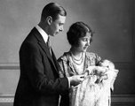 A yorki hercegi pár első gyermekükkel (kép forrása: PBS)