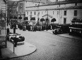 Kíváncsi tömeg a Szent Péter-börtön előtt 1939. június 17-én