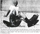 Tony Signorini bemutatja a vaslábak viselését 1988-ban a St. Petersburg Times hasábjain (kép forrása: orgoneresearch.com)