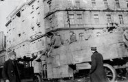 1919, Rákóczi út - Baross tér sarok, háttérben balra az Imperial nagyszálló, jobbra a Központi Szálloda (később Szabadság szálló)