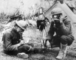 Gázálarcot viselő amerikai katonák az első világháborúban (kép forrása: Pinterest)