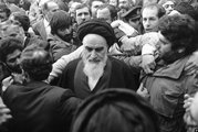 Khomeini visszatérése Iránba, 1979. (kép forrása: rferl.org)