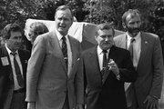 Lech Wałęsa George H.W. Bush amerikai elnökkel, 1989. (kép forrása: atlanticsentinel.com)