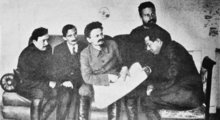 Kun Béla, Jacques Sadoul, Trockij, Mihail Frunze és Szergej Guszev Harkov közelében az orosz polgárháborúban 1920-ban (kép forrása: moszkvater.com)