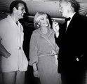 Sean Connery és Shirley Eaton Ian Fleming társaságában (kép forrása: Vintage Everyday)