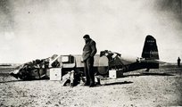 Az író a líbiai sivatagban, 1935. (kép forrása: Reddit)