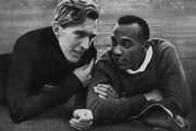 Jesse Owens Luz Long német magasugróval, akivel barátságot kötött az 1936-os olimpián (kép forrása: origo.hu)
