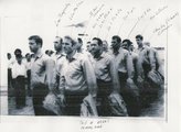 A „Hanoi Hiltont” elhagyó foglyok, egyesek (köztük McCain) neveivel jelölve (kép forrása: Pinterest)