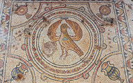 A bizánci sas a templom egyik mozaikján (kép forrása: timesofisrael.com)
