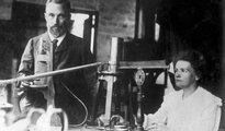Marie és Pierre Curie laboratóriumukban (kép forrása: mariecurie.org.uk)