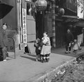 Jelenet a San Franciscó-i Chinatownban a 20. század elején (kép forrása: dustyoldthing.com / Library of Congress / Arnold Genthe)