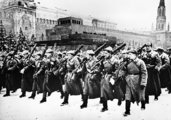 Az 1941. november 7-ei díszszemle a Vörös téren (kép forrása: rt.com)