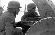 A Wehrmacht francia önkéntesei egy 37 milliméteres páncéltörő löveg kezelőszemélyzeteként Moszkvánál (kép forrása: historyimages.blogspot.com)