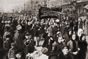 1917. március 8-i nőnapi demonstráció a kenyérért és a békéért Szentpéterváron