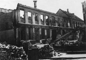 Lebombázott épületek Rønnében, 1945. (kép forrása: glucksburg.blogspot.com / Det Kongelige Bibliotek)
