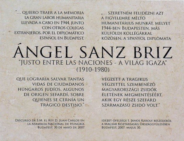 Ángel Sanz Briz emléktáblája a budapesti spanyol nagykövetség falán, I. János Károly spanyol király szavaival (Wikipedia / Csurla / CC BY-SA 2.5)
