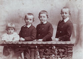 Deák Péter első feleségétől született gyermekei 1904 körül: Gedeon, Endre, Lajos, Zoltán.
