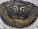 A franciaországi Germigny-des-Prés oratóriumának mozaikja, amely a frigyládát ábrázolja. Ez az egyetlen, 806 körül készült és épségben fennmaradt bizánci mozaik.