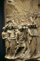A Paradicsom Kapuja néven ismert bronzpaneles ajtó a firenzei Szent János-keresztelőkápolnában, alkotója Lorenzo Ghiberti (1378-1455).. A jelenetben Józsué kíséri harci szekerén a frigyládát.