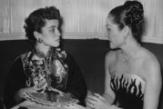Linda Christian, 1950 – a mexikói filmsztár egy barátnőjével vesz részt egy karácsonyi ebéden a londoni Savoy Hotelben.