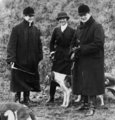 Westminster hercege által szervezett franciaországi vaddisznóvadászaton Winston Churchillel és annak fiával