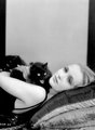 Carole Lombard egy fekete aprósággal