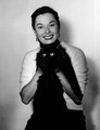Ruth Roman mosolyogva mutatja be, miért nehéz a fekete macskákat fotózni