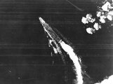 Elhibázott amerikai támadás az egyik japán anyahajó ellen