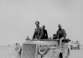Rommel a német 15. páncélos hadosztállyal Líbiában, 1941.