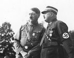 Röhm és Hitler 1933 augusztusában, még bajtársakként (Bundesarchiv, Bild 146-1982-159-21A / CC BY-SA 3.0)